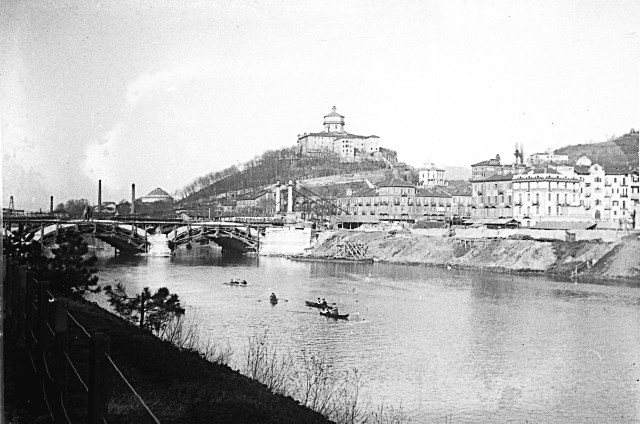 Il ponte Umberto I a Torino intorno al 1905